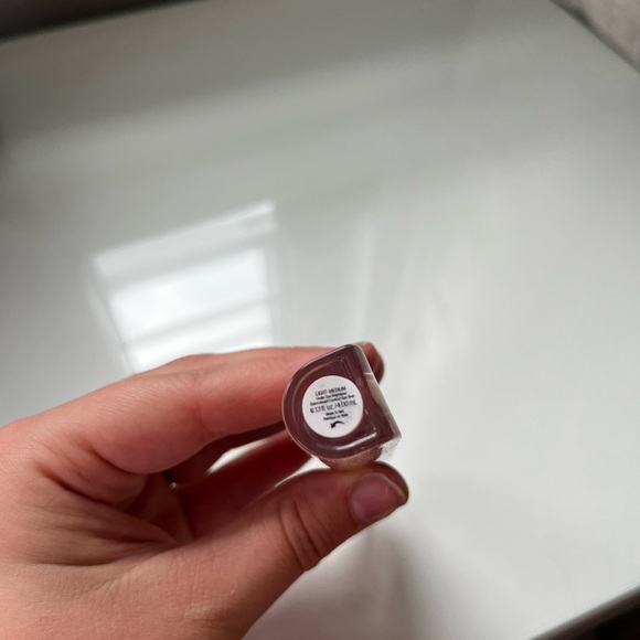 Rare beauty concealers (light and light medium) - Picture 2 of 4